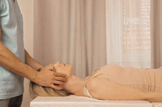 Manuelle Therapie am Kiefergelenk